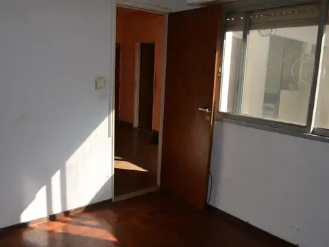 Departamento 2 ambientes venta en Caseros C/patio.