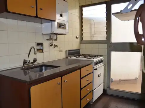 Departamento 2 ambientes venta en Caseros C/patio.
