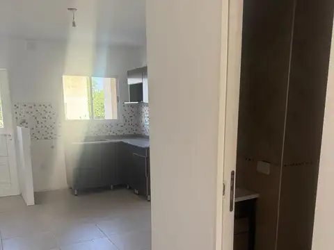 Depto Tipo Casa en Venta en Villa Luzuriaga, USD 59.000