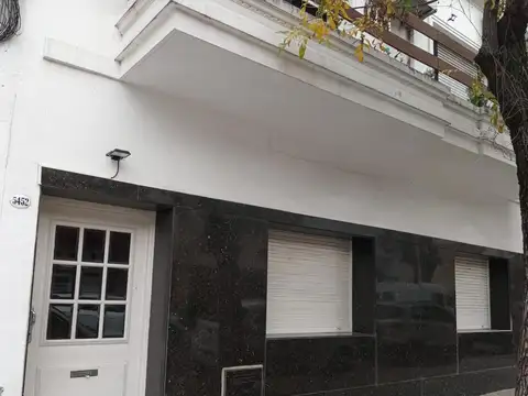 PH BIEN UBICADO CON DOS PATIOS