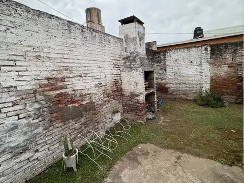 Casa 4 ambientes con 1 baño