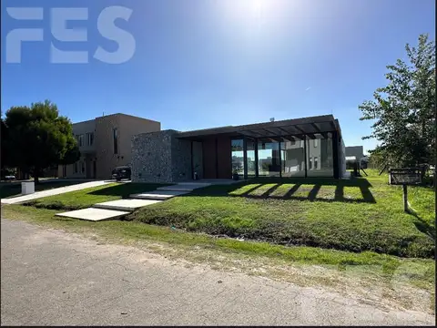 Casa en Alquiler en Santa Rita, USD 2.000