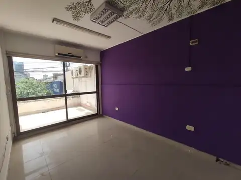 Oficina 4 ambientes con 1 baño
