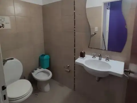Oficina 4 ambientes con 1 baño