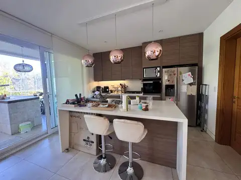 Casa 5 ambientes con 4 baños