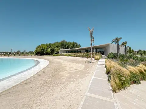 Terreno en Vida Lagoon con 962m2 y lindero al canal