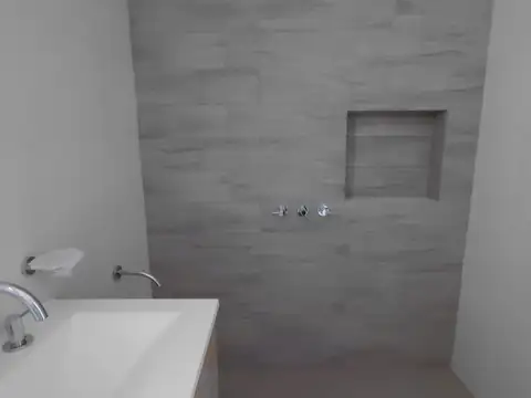 Semipiso de 2 dormitorios + cochera en venta - 19 de Mayo 447