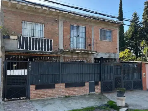 venta casa 5 amb con parque y pileta en de vicenzo pilar