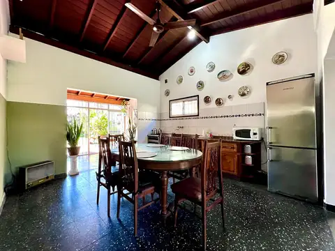 Casa en Venta de 1 Planta, Con Jardín, Quincho y Garage - Barrio Santa Rita, Boulogne