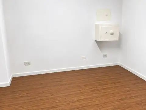 Oficina 4 ambientes con 1 baño