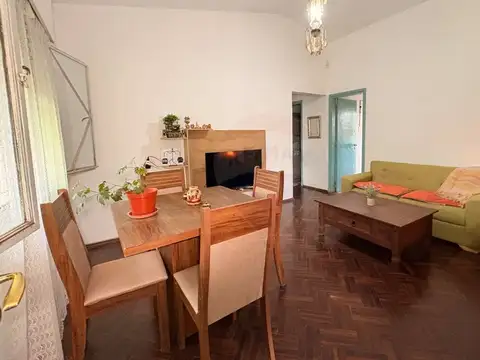 Casa 4 ambientes con 2 baños