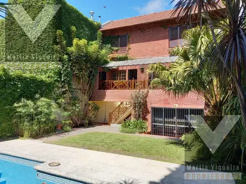 ESPECTACULAR CASA DESARROLLADA EN TRES PLANTAS  SOBRE  LOTE DE 9.40 X 28.12