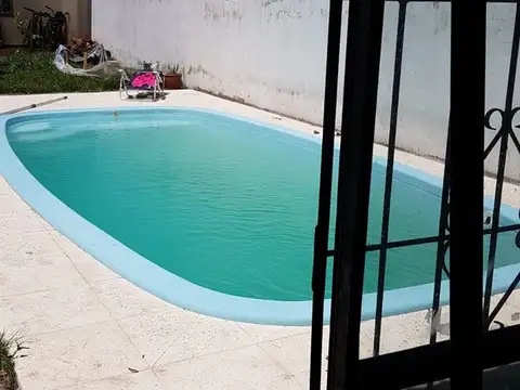 VENTA CASA 6AMB QUINCHO PARQUE PILETA BERNAL OESTE