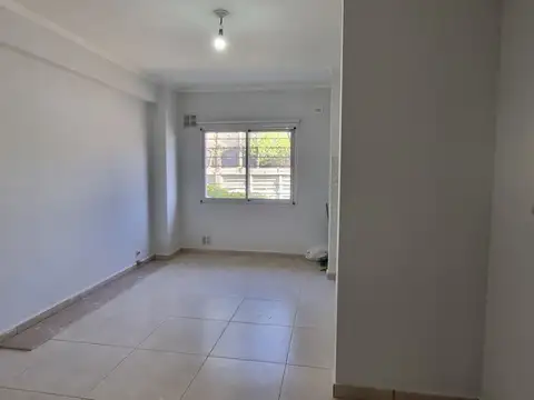 Diputado Pedrera 1600, Piso PB