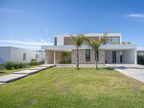 Casa en Venta con 6 cocheras