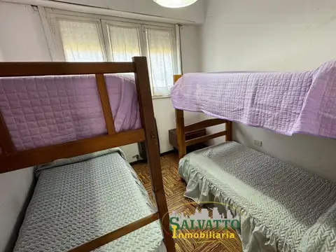 Chalet amplio con lote propio y zonificación R4 en Punta Mogotes