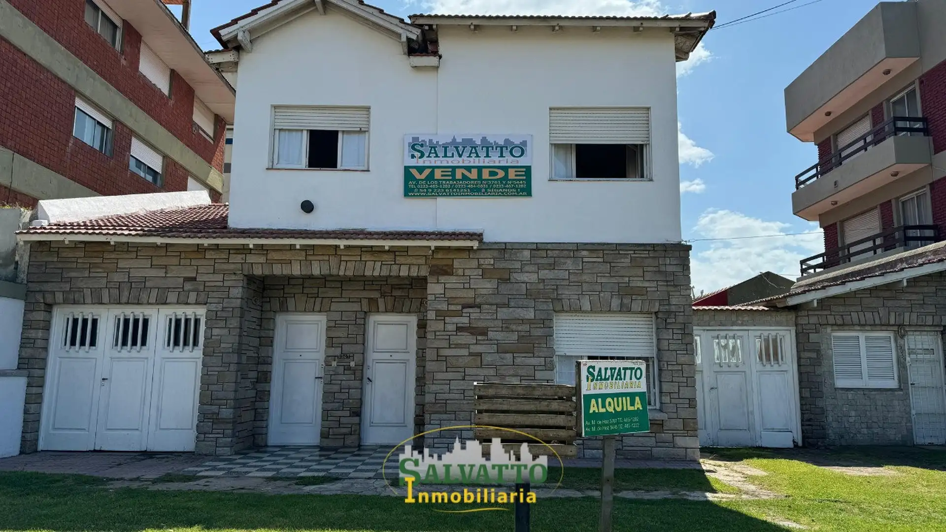 Chalet amplio con lote propio y zonificación R4 en Punta Mogotes