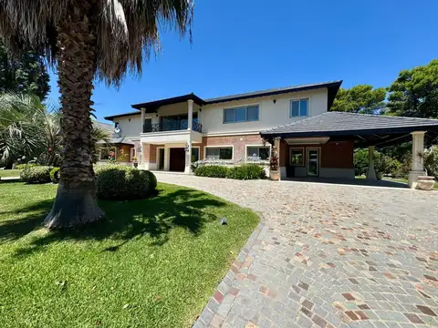 Casa en Venta en Countries y Barrios Cerrados en Esteban Echeverria, USD 1.990.000