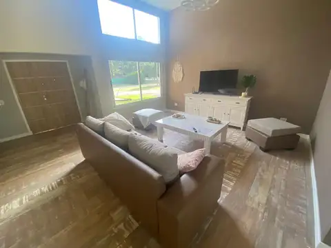 Casa 6 ambientes con 4 baños