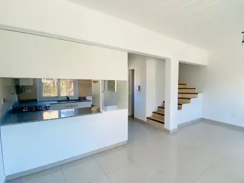 Triplex 4 ambientes en Venta en Hurlingham A. Cred