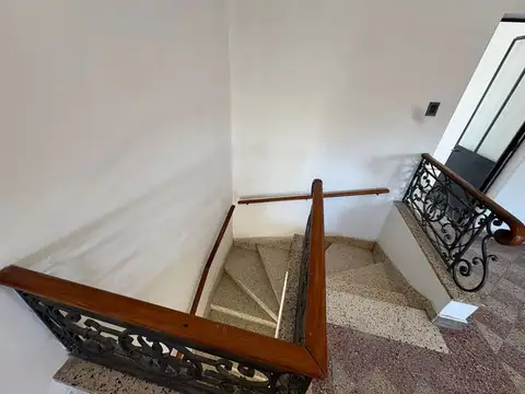 PLANTA ALTA SOBRE AV.FACUNDO EN ZONA COMERCIAL