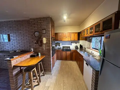 CASA SANTA ANA APTA CRÉDITO 4 DORMITORIOS PILETA