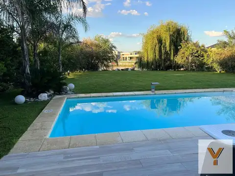 Casa Venta 3 dormitorios 3 baños - Barrio Santo Domingo, Presidente Peron