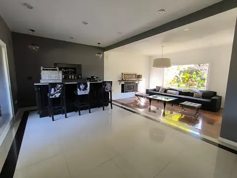 Casa en Alquiler Temporal con 5 cocheras