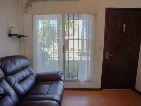 Casa 2 ambientes con 1 baño