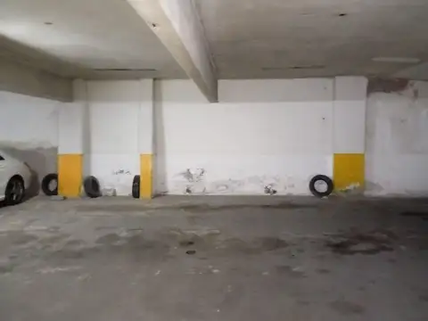 Venta espacio de cochera cubierta Zona Centro