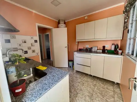 VENTA CASA 6 AMBIENTES MORON MULTIFAMILIAR