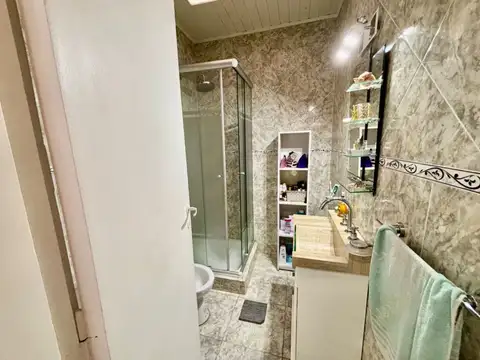 Casa 6 ambientes con 2 baños