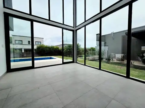 Casa 6 ambientes con 4 baños