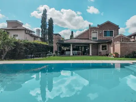 VENTA CASA - LOTE CENTRAL - CLUB DE CAMPO PUEYRREDON