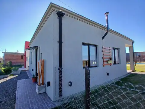 Casa 2 ambientes con 1 baño