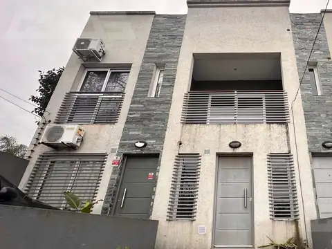 Depto Tipo Casa en Venta de 3 ambientes