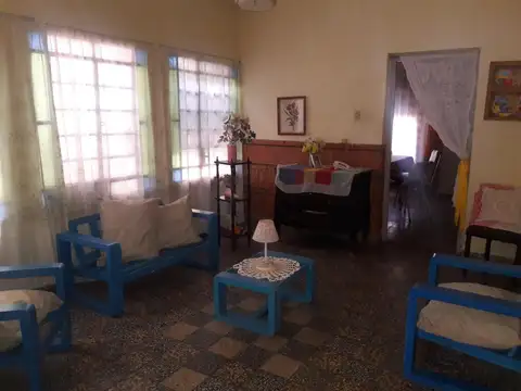 Casa 3 ambientes con 2 baños