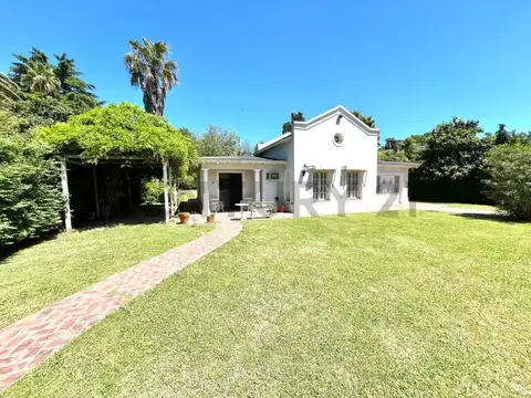 VENTA CASA QUINTA ESTILO COLONIAL CON PARQUE Y PILETA - LUJAN
