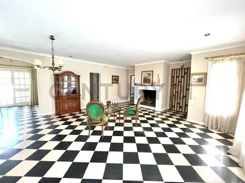 VENTA CASA QUINTA ESTILO COLONIAL CON PARQUE Y PILETA - LUJAN
