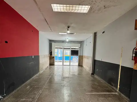 Local comercial con estacionamiento en alquiler en San Justo