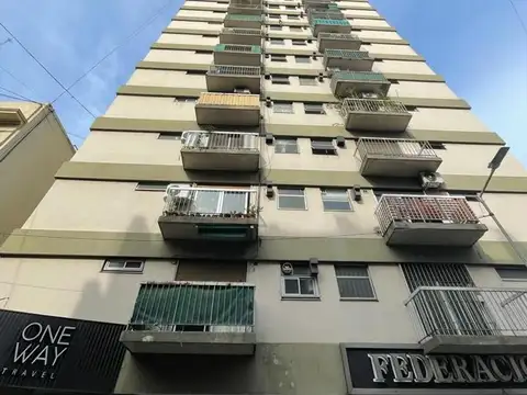 AVELL. CENTRO 3 AMTES. AL FRENTE A MTS. DE PZA. ALSINA