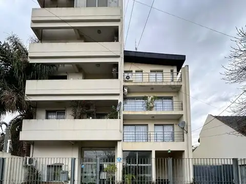DEPARTAMENTO 2 AMBIENTES CON COCHERA EN MERLO CENTRO