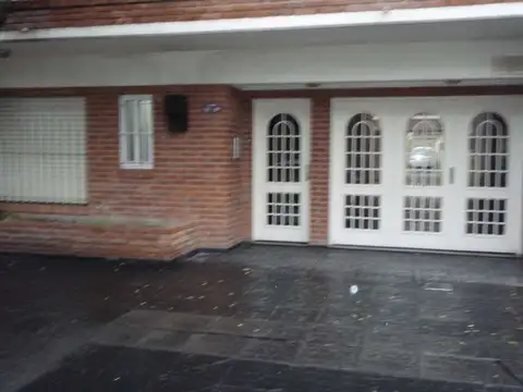 Raquel Español 100, Piso 1