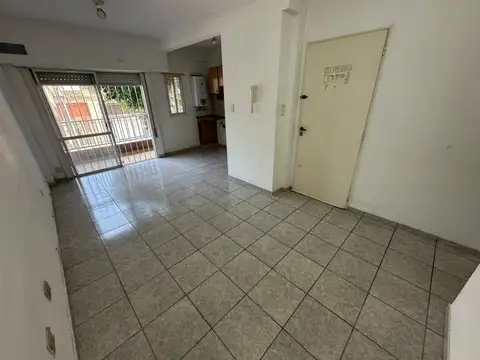Venta de amplio depto 2 ambientes en Wilde