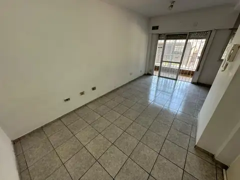 Raquel Español 100, Piso 1