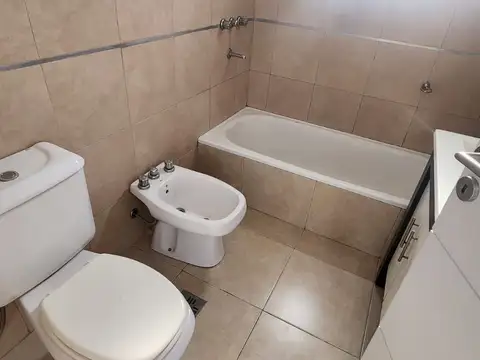 MONOAMBIENTE AL FRENTE CON BALCÓN