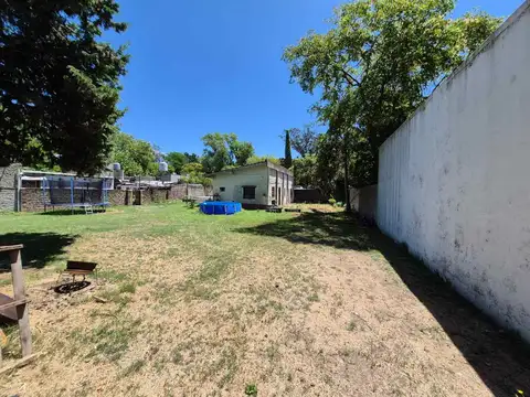 Casa en lote doble a reciclar  Oportunidad