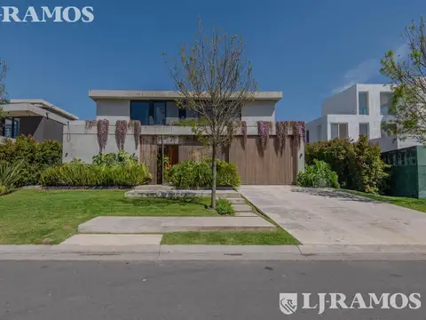 Espectacular casa al lago en Virazón de 4 suites