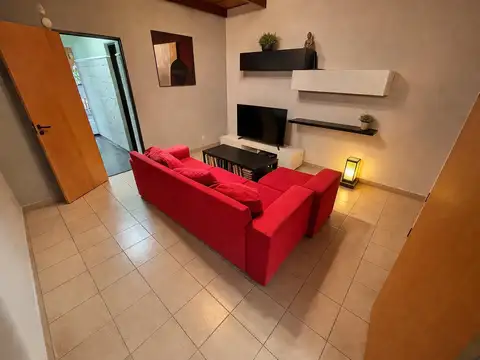 Casa 8 ambientes con 2 baños