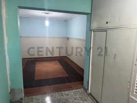Casa 6 ambientes con 2 baños